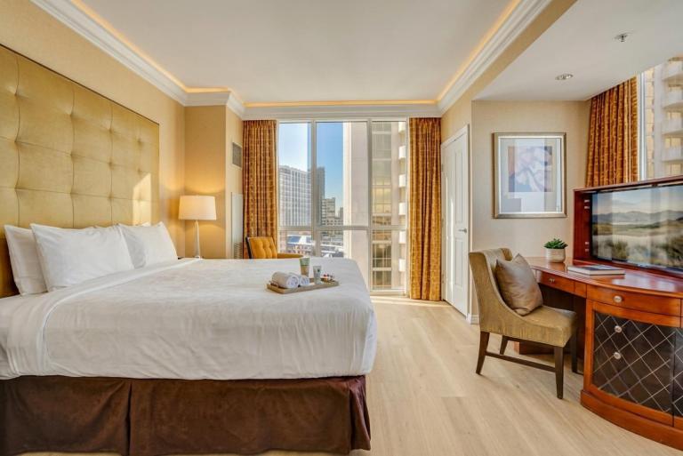 MGM Signature 11th Floor 1BR Strip View No Resort Fee - B&B Las Vegas