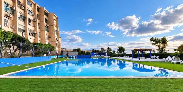 Jacuzzi Pool and Sunset by the Sea - B&B Nahariya