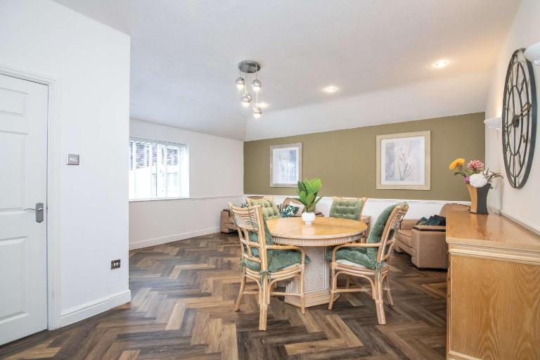 3 Bed Contractor House - B&B Rugby