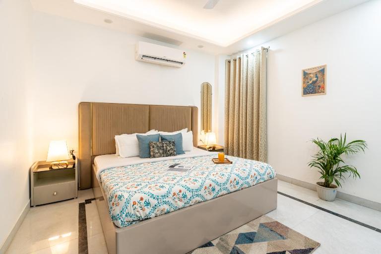 Homlee-Gold-4BHK-Lift-Parking-Vasant Kunj - B&B New Delhi