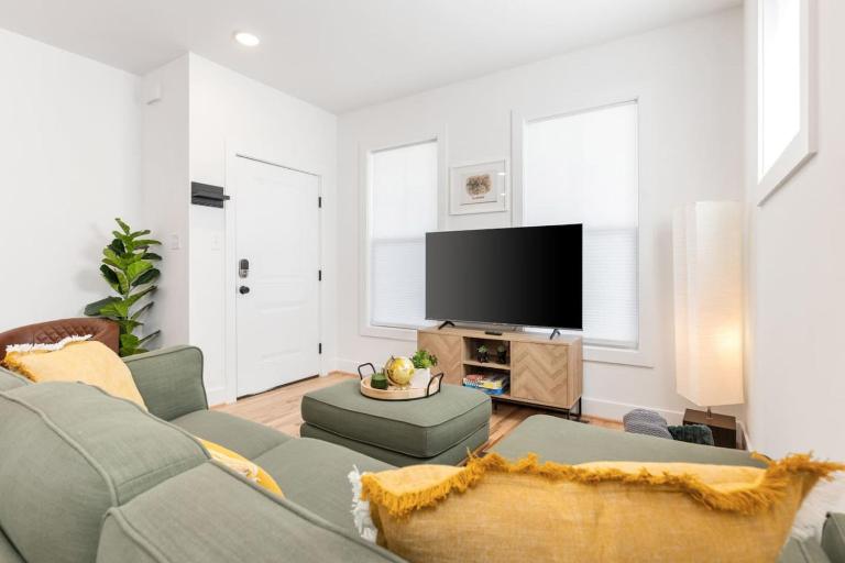 Dog-Friendly Apt with Fenced Yard in Richmond, VA! - Bed and Breakfast Richmond
