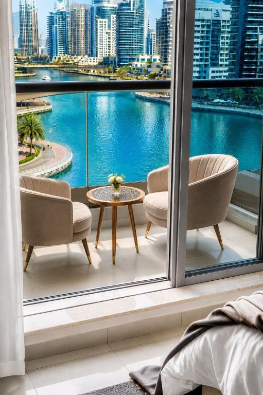 Luxury Waterfront Apartment - Center of Dubai Marina - B&B Dubai