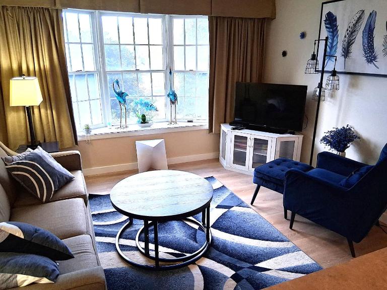 1st Floor Mountain View Suite Ski On Off At Jiminy- Fully Redone Decor - B&B Hancock
