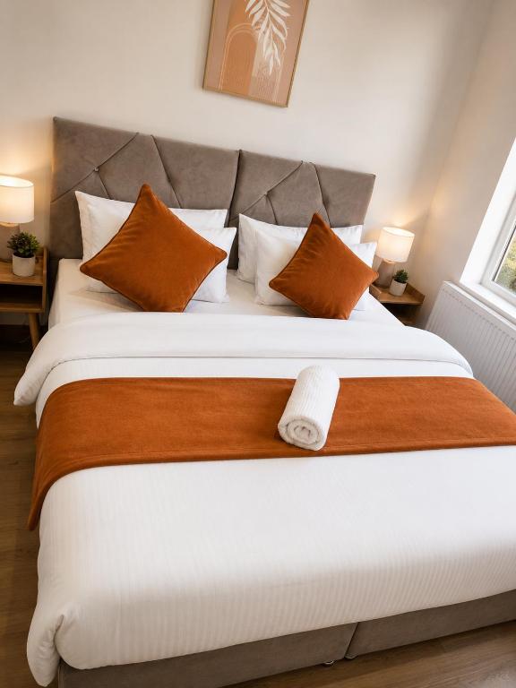 Charming & Cosy 2 BR Flat, Fast Wifi -Sleeps 5 - Bed and Breakfast Leeds