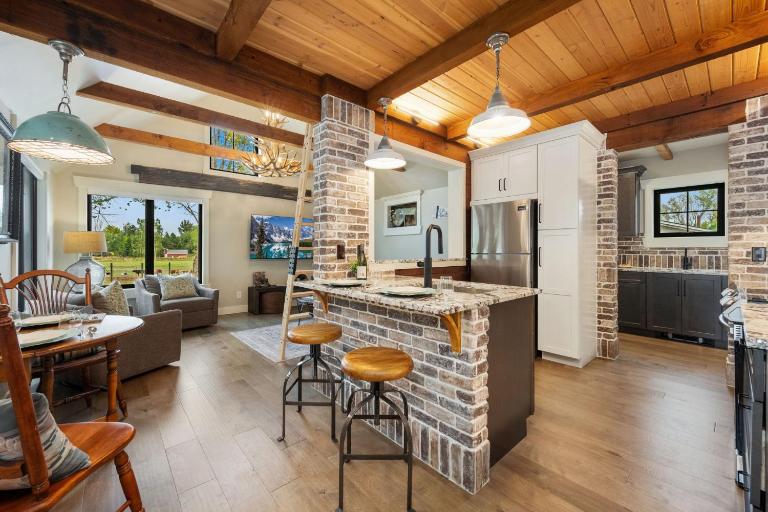 The Grain House at What The Farm - Bed and Breakfast Loveland