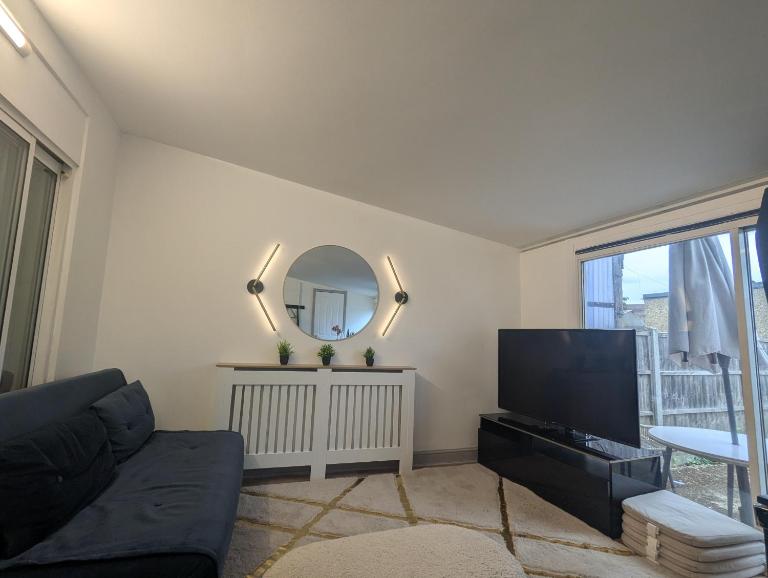 Spacious 5 Bedroom House I Walk to Wembley Stadium I Parking x2 I Games Room - B&B London