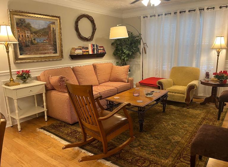 Spacious 3 Bedroom 2 bath Condo close to Five-points in Athens - B&B Athens