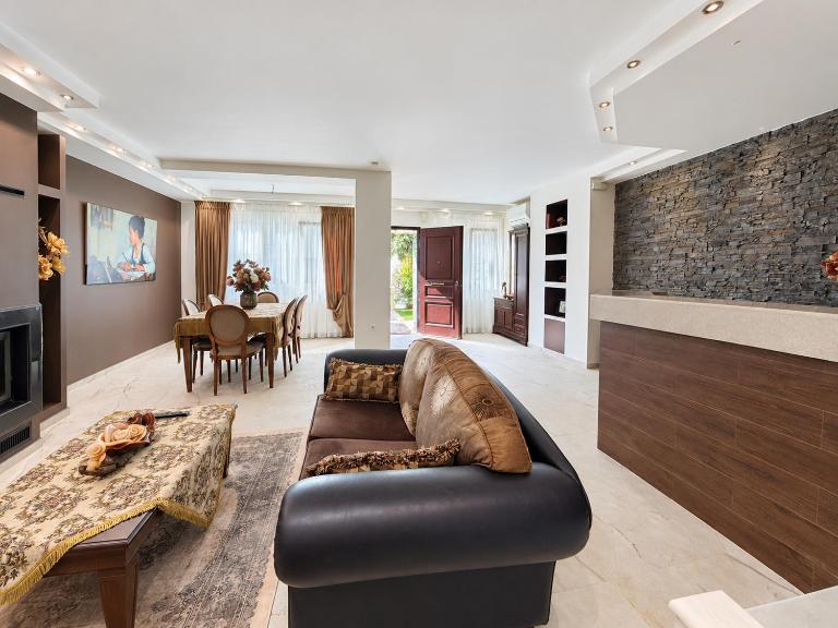 Blessings Apartment with Private Garden and Parking - B&B Galíni