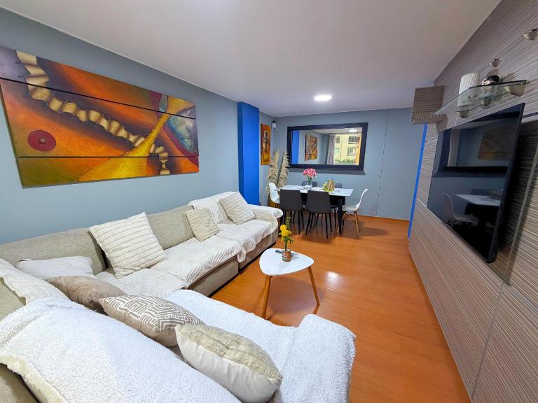 Amplio depa familiar en Surco con 3 dormitorios y cochera - Bed and Breakfast Lima