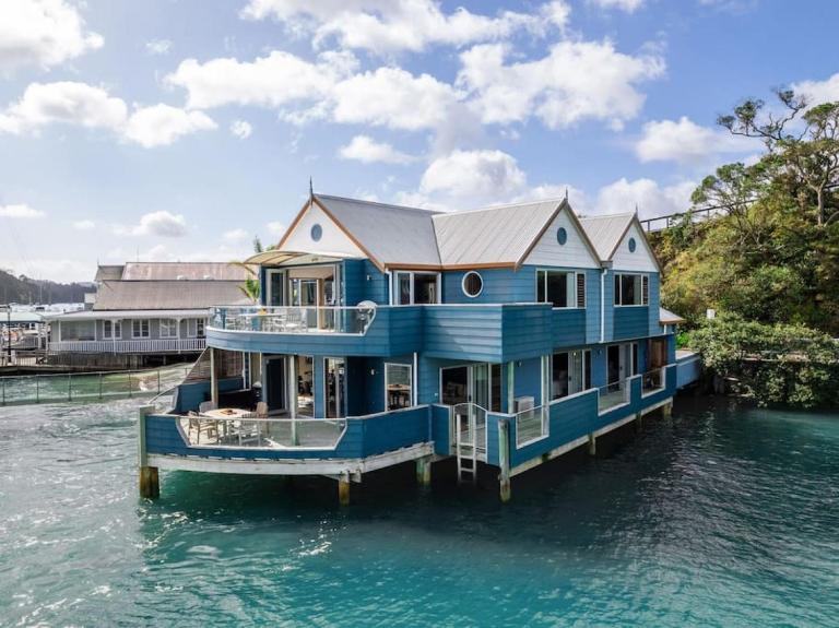 Bay of Islands Apartment On The Water- The Bridge - B&B Opua