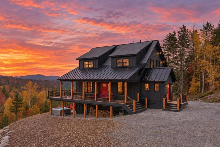 Ninth Peak | Golf and Spa Retreat with Trails, Hot Tub & Sauna - B&B Bethel