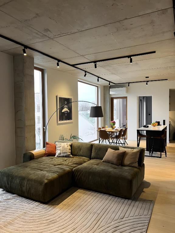 Luxury Penthouse in Best Area, Balcony & Parking - B&B Tallinn