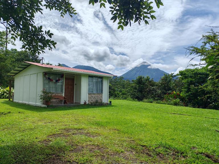 Casa de Campo Heliconia - Bed and Breakfast La Fortuna