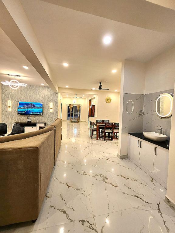 Royale 3BHK with Parking in Madhapur 1S - B&B Hyderabad