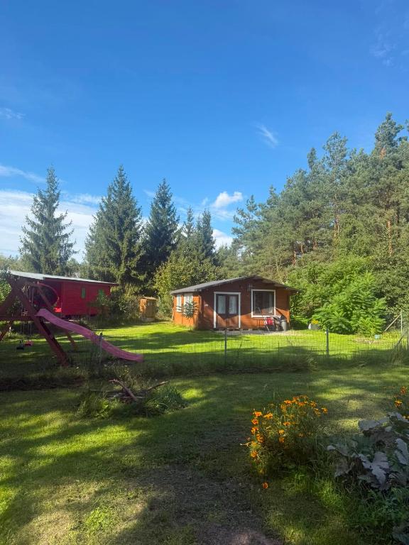 Zacisze 6 osobowy Domek nad jeziorem - Chambres d'hôtes Świętne
