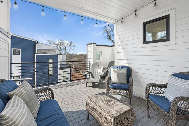 Lucky 7 - Hip East Nash Townhouse & Rooftop Deck - B&B Nashville