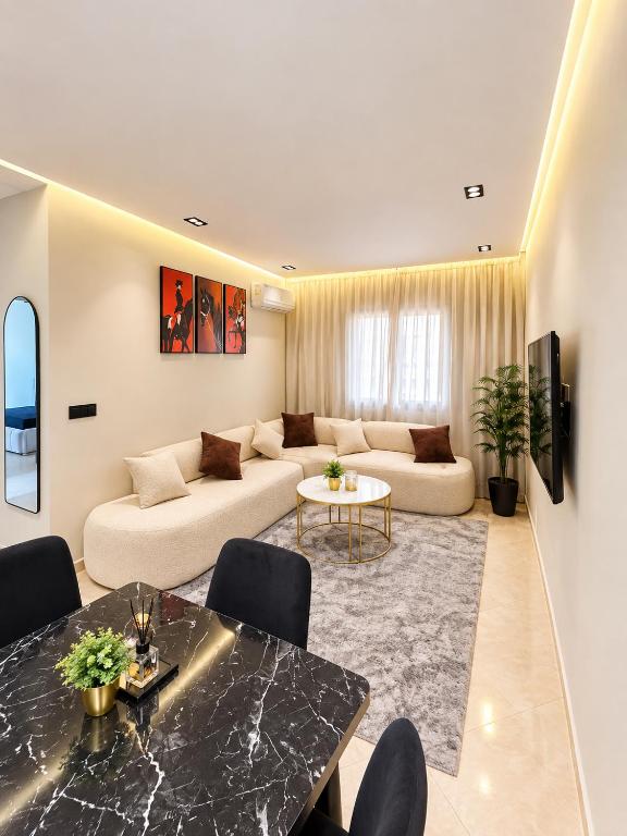 Stylish Stay Near Agadir Beach, Fast Wi-Fi, Netflix & Parking - B&B Agadir