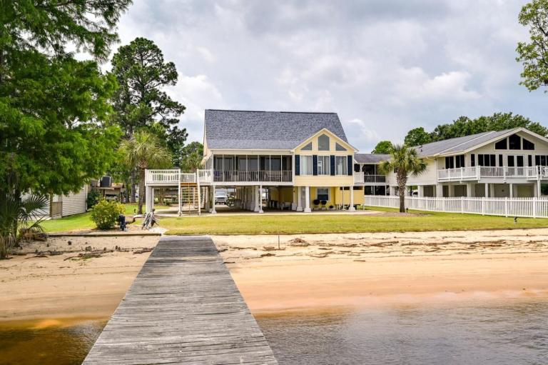 4BR Riverfront House w/ Private Boat Dock - B&B Chocowinity