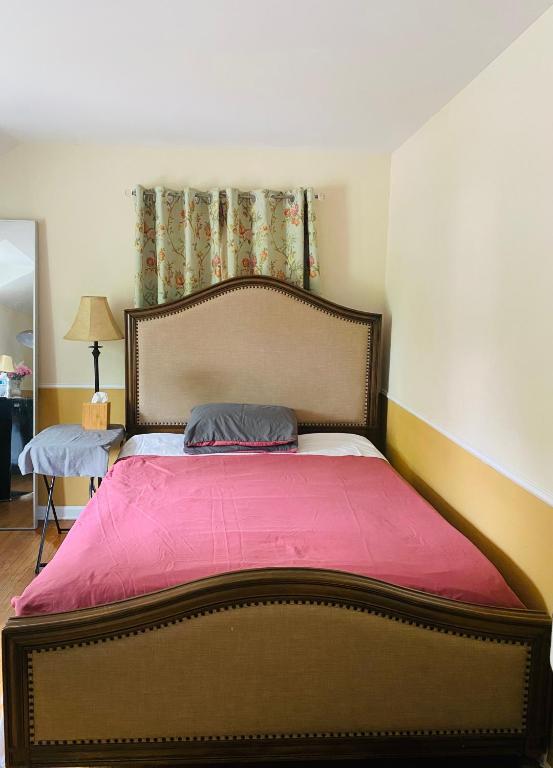 B4 A private room in Naperville downtown with desk and Wi-Fi near everything - B&B Naperville