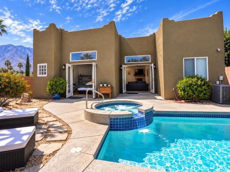Private Mineral Spa with Mountain Views an Outdoor Theatre by Palm Springs - Ferienwohnung Desert Hot Springs