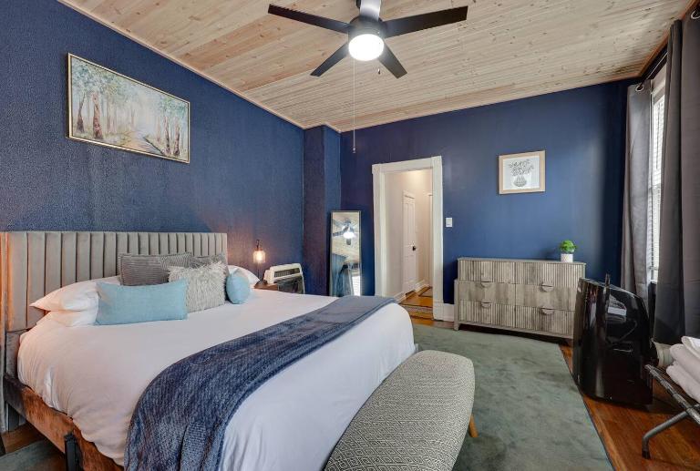 Cozy 1 Bed Historic Elmwood Park-Centennial House - B&B Columbia