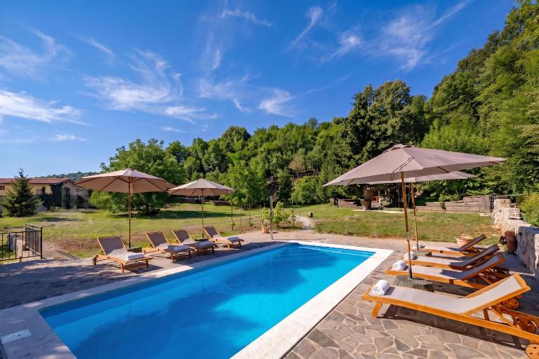 Nature & Pool Escape Lovrinovi - B&B Zvoneća