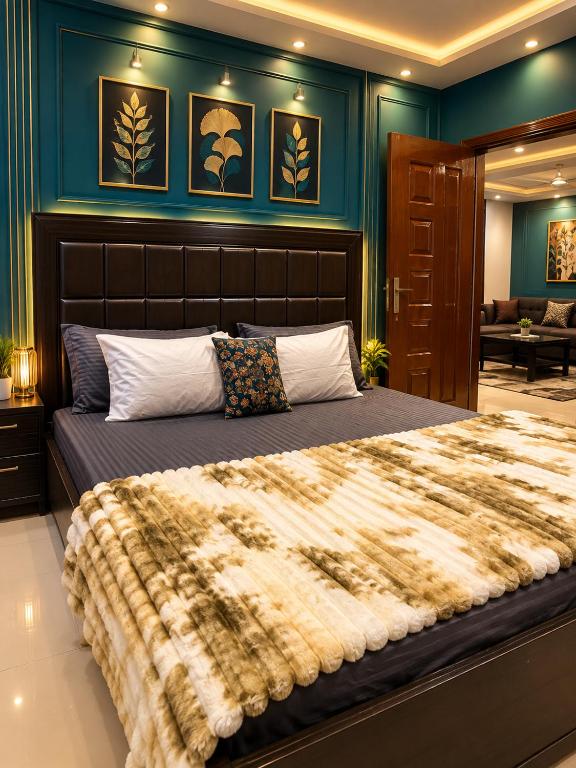 Luxury 2-Bed Apartment with Balcony View, Netflix, AC, WiFi In E11 Islamabad - B&B Islamabad