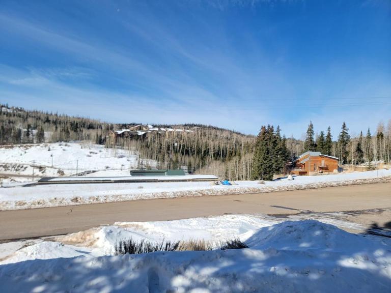Cozy Retreat with Scenic Views- Prestige Vacations - B&B Brian Head