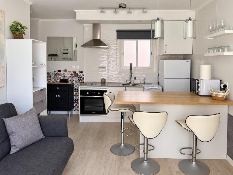 Cozy renovated apartment just two minutes from the sea - B&B Salou