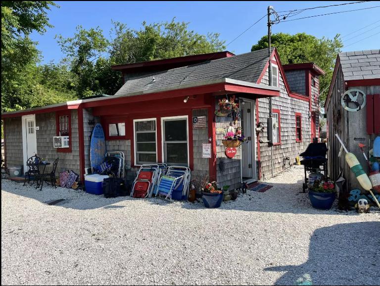 Ptown Dune Shack on Conwell - B&B Provincetown