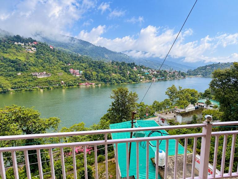 The Lake Front Boho - Chambres d'hôtes Bhimtal