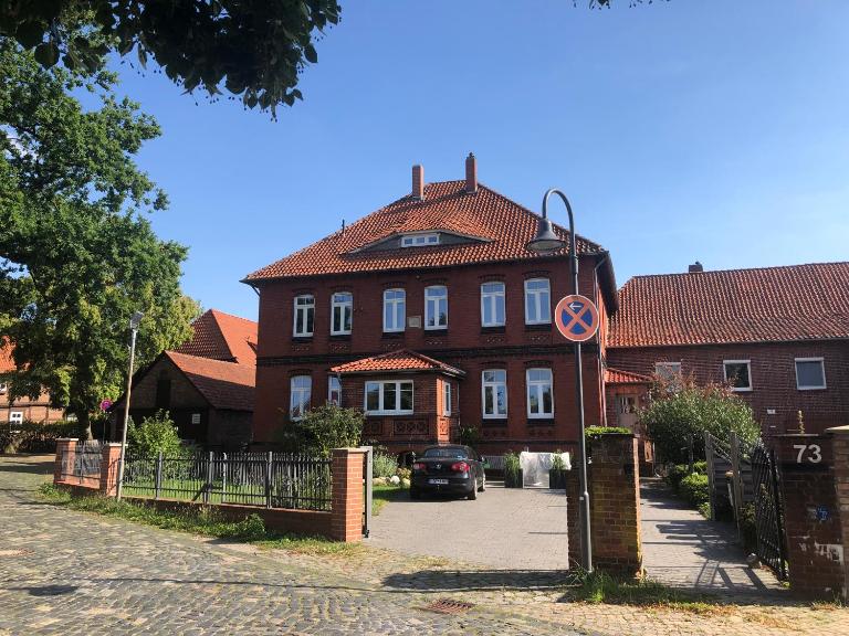 Modernes Apartment in historischem Haus mit Küche, WLAN & Parkplatz bei Hannover - Bed and Breakfast Isernhagen-Süd