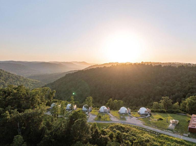 "Sunrise Summit" - The Overlook LUX Dome - RRG - Chambres d'hôtes Stanton