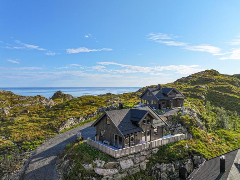 The Magic View of Lofoten - Golden Horizon - B&B Sørvågen