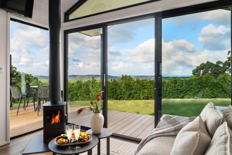 Luxury Villa - Firepit - 30min to Most Attractions - Bed and Breakfast Nindaroo