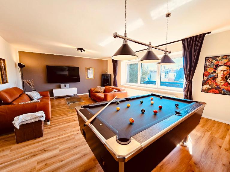 Lounge94 - Villenwohnung mit Sauna und drei Schlafzimmern - Bed and Breakfast Wilhelmshaven