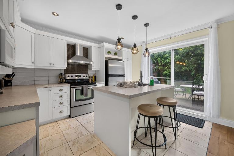3BR House 6 Guests Near Water - B&B Laval