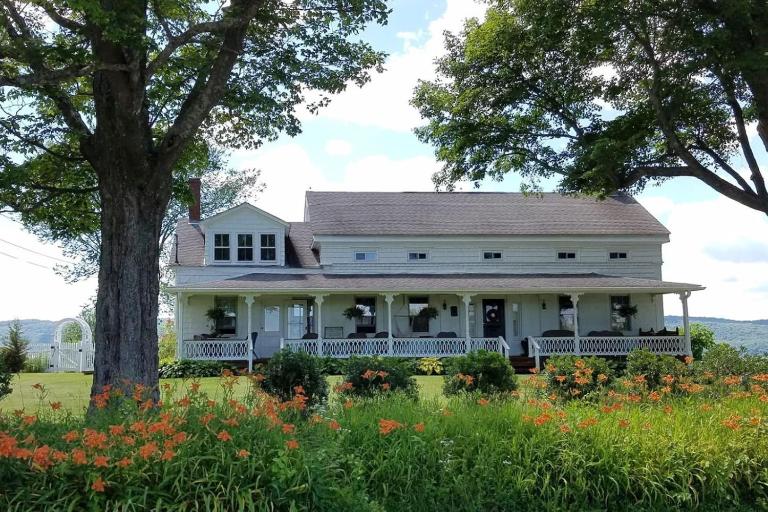 Hoppy Hill Farm House - B&B Dover Plains