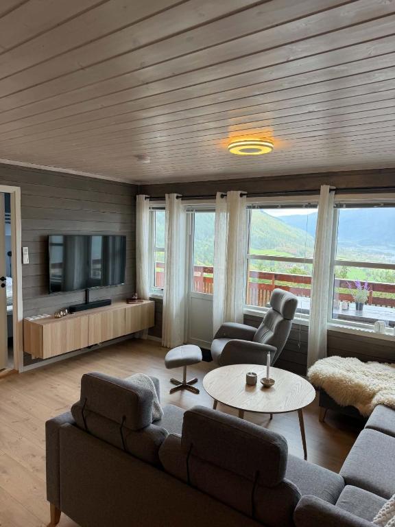 Stylish Bavallen apartment with mountain view! - B&B Reino de Voss