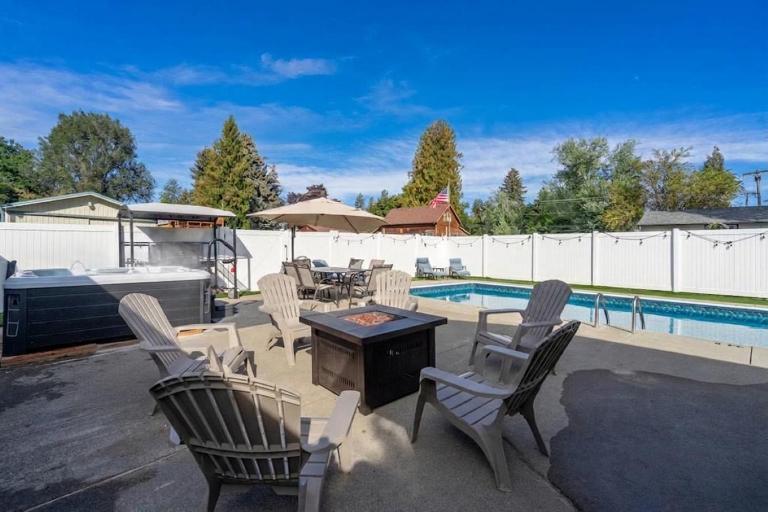Heated Pool & Hot Tub - Family Retreat at Lake CDA - Ferienwohnung Coeur d’Alene