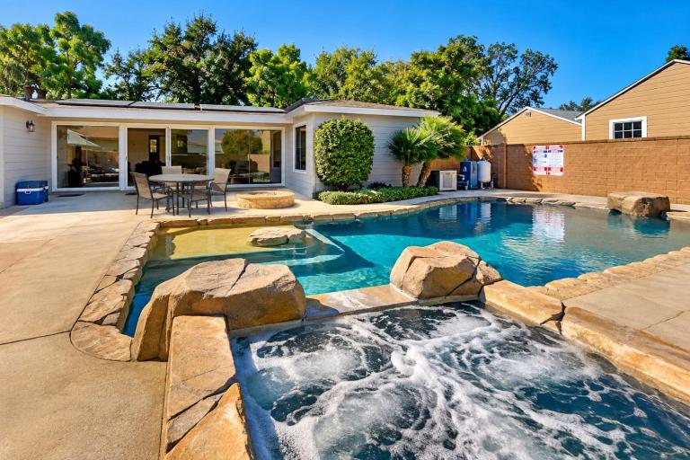 Disney Anaheim heated pool Jacuzi games more - B&B Anaheim