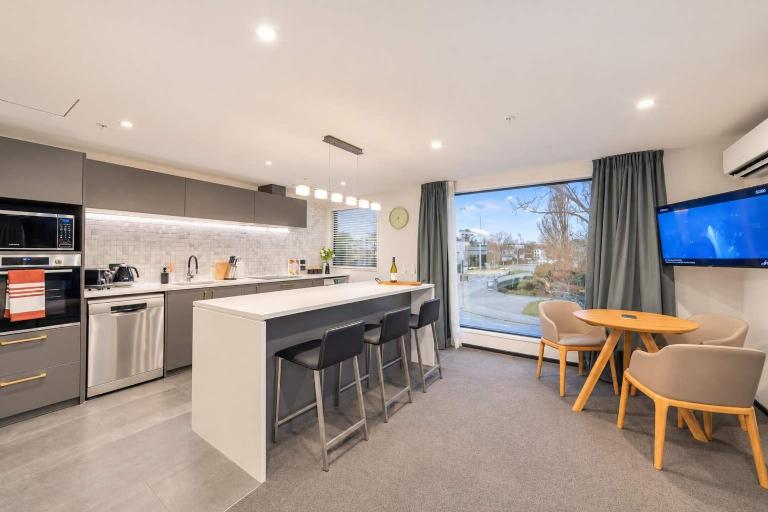 Modern Inner City Retreat-Walk to Parks and Cafes - Bed and Breakfast Christchurch