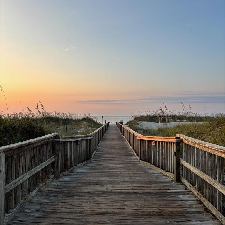 Beach Condo - Oceanside Pool - Resort Amenities - Steps to the Beach - Chambres d'hôtes Hilton Head