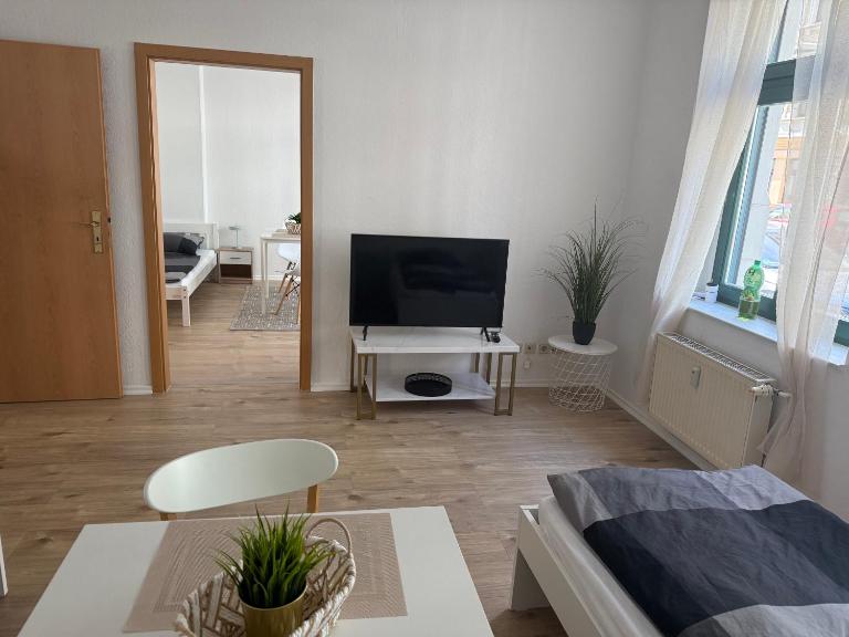 EG, Balkon , Toplage ,WLAN,saniert ,3Raum - Chambres d'hôtes Magdebourg