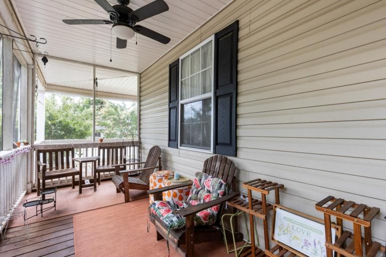Modern Estate • Front Porch • Outdoor Seating - Ferienwohnung Spartanburg