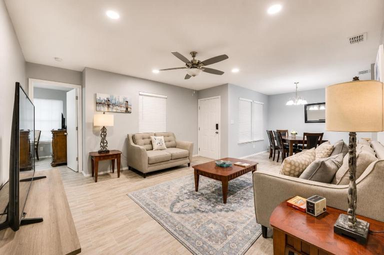 Private Fenced Backyard • Pet Friendly • Grill - Chambres d'hôtes San Juan