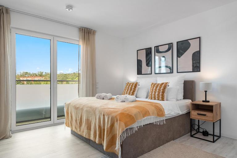 Penthouse mit Parkplatz und Terrasse, 15 Min von Köln HBF - B&B Kerpen