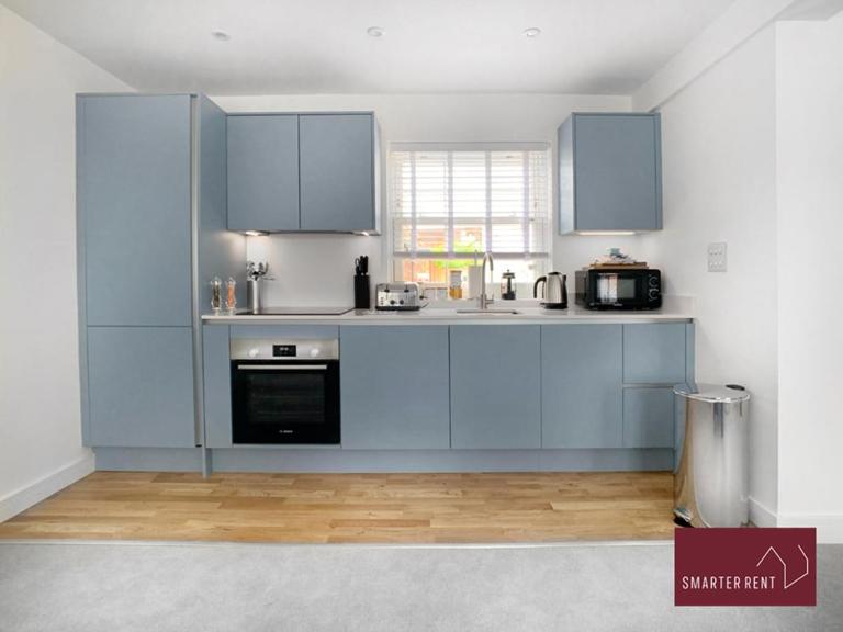 Eton, Windsor - 1 Bedroom Ground Floor Apartment - With Parking - B&B Eton