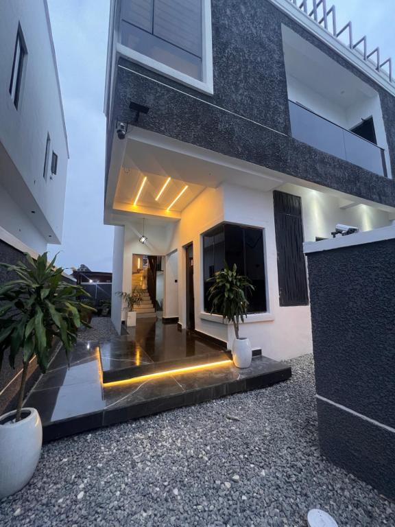 Citrine Apartments Ajah Lekki with gym WiFi Netflix Youtube - B&B Lekki