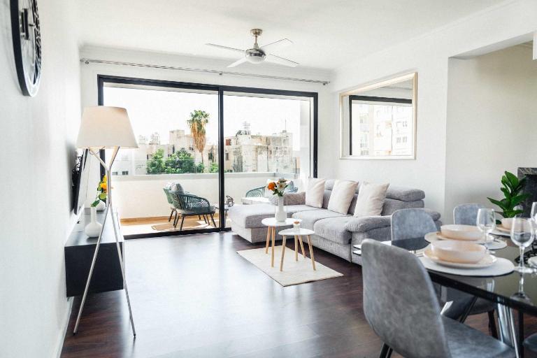 Beautiful 2BR Sea View Apt with Dedicated Office by Cyprus Horizons - Ferienwohnung Limassol